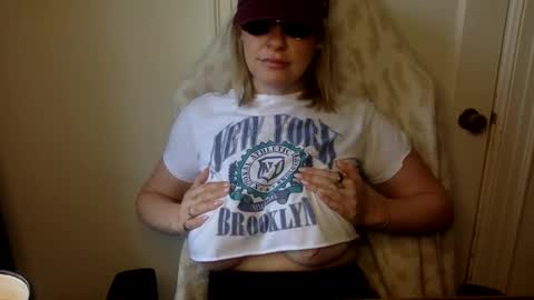 Snapshot of mrsprissxo chatting on 04.30.26 MrsPrissXO online show from 04.30.26