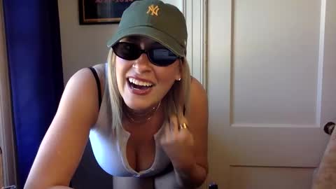 Snapshot of mrsprissxo chatting on 05.12.26 MrsPrissXO online show from 05.12.26
