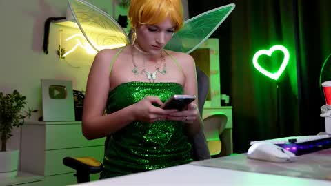 Snapshot of mrstenderbeast chatting on 09.21.25 YOUR OWNER online show from 09.21.25