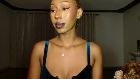 Snapshot of ms_crystal chatting on 11.13.25 ms_crystal online show from 11.13.25