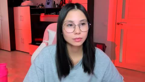 ms_emily_ online show from 10.31.25