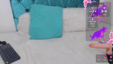 Snapshot of ms_zawora chatting on 02.12.25 When the mako flies up from the bottom in your eyes then Ill know the twilight skies are not so broken hearted online show from 02.12.25