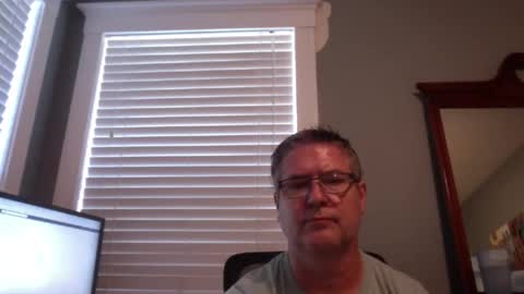 Snapshot of mtbrdr73 chatting on 10.31.25 mtbrdr73 online show from 10.31.25