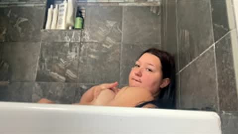 Snapshot of muahmayaskye chatting on 05.28.26 New Here online show from 05.28.26