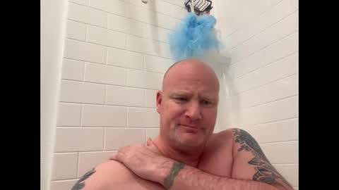 Snapshot of multipopper chatting on 10.17.25 multipopper online show from 10.17.25