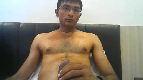 Snapshot of mumbaimonster8inch chatting on 04.16.26 rajesh engineer online show from 04.16.26