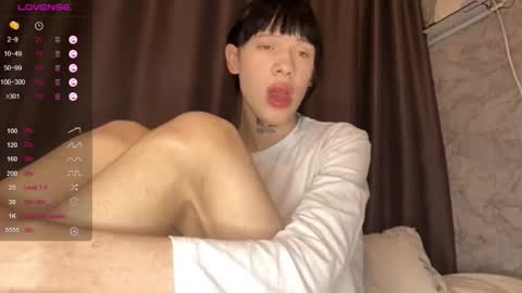 Snapshot of mun_poli chatting on 10.22.25 Polik online show from 10.22.25