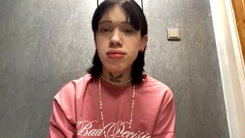 Snapshot of mun_poli chatting on 11.17.25 Polik online show from 11.17.25