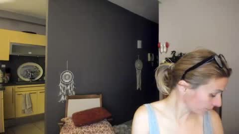 LOVELY JULIA  Peter DAY online show from 01.30.25