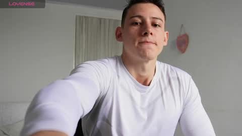 Snapshot of muscle_king_cum chatting on 04.21.26 muscle_king_cum online show from 04.21.26