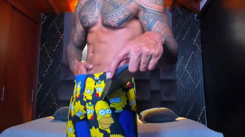 Snapshot of muscle_man19 chatting on 12.12.24 Nick online show from 12.12.24