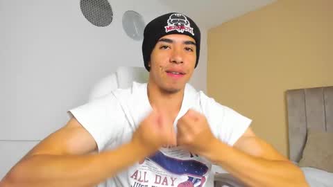 Snapshot of muscle_scott chatting on 09.09.25 muscle scott online show from 09.09.25