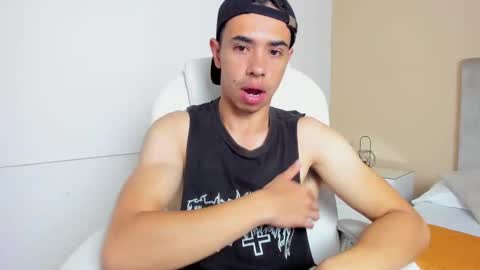 Snapshot of muscle_scott chatting on 09.10.25 muscle scott online show from 09.10.25