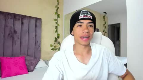 Snapshot of muscle_scott chatting on 09.11.25 muscle scott online show from 09.11.25