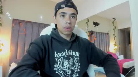 Snapshot of muscle_scott chatting on 10.07.25 muscle scott online show from 10.07.25