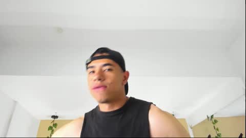 Snapshot of muscle_scott chatting on 10.19.25 muscle scott online show from 10.19.25