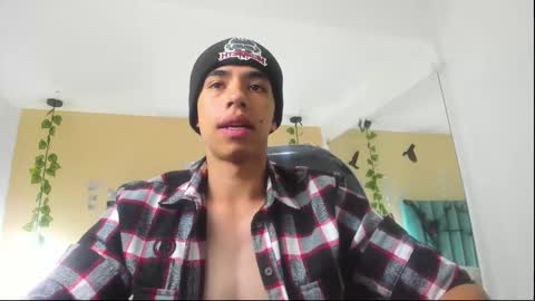 Snapshot of muscle_scott chatting on 10.21.25 muscle scott online show from 10.21.25