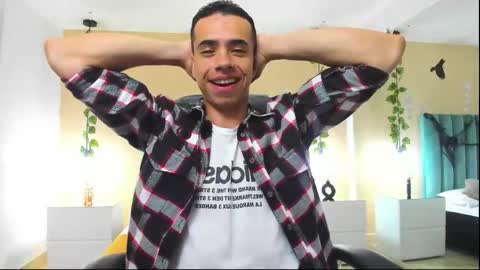 Snapshot of muscle_scott chatting on 10.25.25 muscle scott online show from 10.25.25