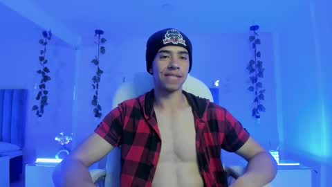 Snapshot of muscle_scott chatting on 11.01.25 muscle scott online show from 11.01.25