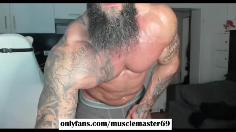 Snapshot of musclemaster69x chatting on 05.14.26 Musclemaster69 online show from 05.14.26