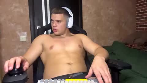 Snapshot of musclephantom chatting on 07.10.26 Egor online show from 07.10.26