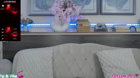 Luna  online show from 09.15.25