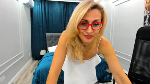 Snapshot of museofstage chatting on 01.15.25 Diana online show from 01.15.25