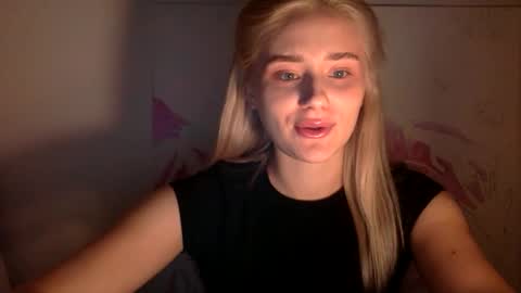 Snapshot of musescorner chatting on 10.17.25 musescorner online show from 10.17.25