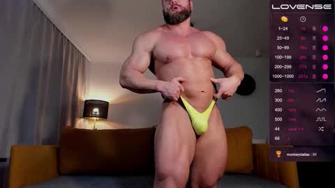 Snapshot of musscle_king chatting on 10.03.25 Artemius online show from 10.03.25