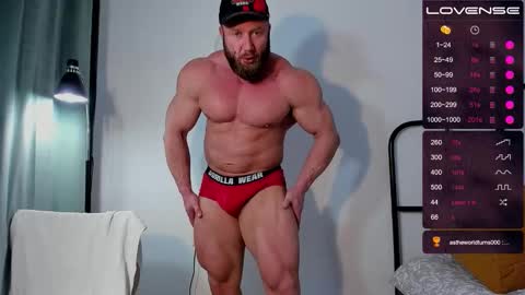 Snapshot of musscle_king chatting on 11.30.25 Artemius online show from 11.30.25