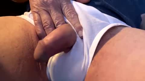 bighead mature oldcock love hairy pussy C2C married..hairy women more than welcome. Tips not required but appreciated online show from 03.07.25
