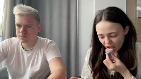 Snapshot of muzamiya chatting on 05.29.26 Milana and Anton online show from 05.29.26