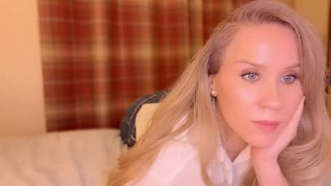 Snapshot of myassistant chatting on 12.25.24 Mya-be Yours P online show from 12.25.24