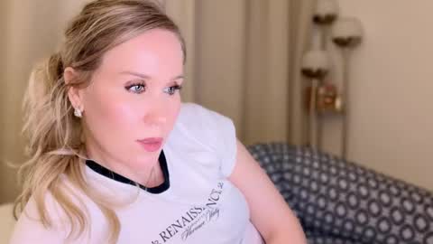 Snapshot of myassistant chatting on 12.28.24 Mya-be Yours P online show from 12.28.24