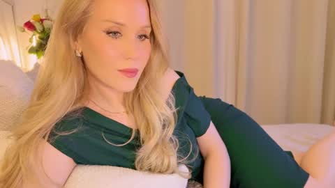 Snapshot of myassistant chatting on 01.19.25 Mya-be Yours P online show from 01.19.25