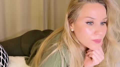 Snapshot of myassistant chatting on 01.29.25 Mya-be Yours P online show from 01.29.25