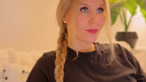 Snapshot of myassistant chatting on 01.30.25 Mya-be Yours P online show from 01.30.25