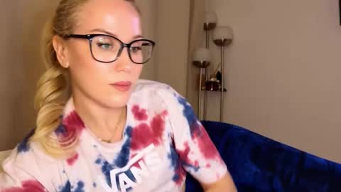 Snapshot of myassistant chatting on 09.11.25 Mya-be Yours P online show from 09.11.25