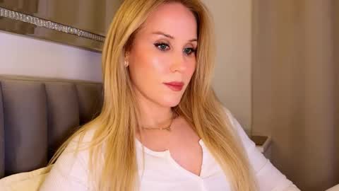 Snapshot of myassistant chatting on 09.13.25 Mya-be Yours P online show from 09.13.25