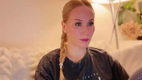 Snapshot of myassistant chatting on 09.15.25 Mya-be Yours P online show from 09.15.25