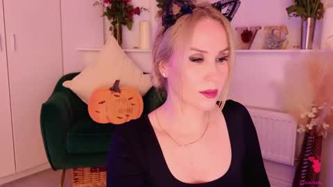 Snapshot of myassistant chatting on 10.27.25 Mya-be Yours P online show from 10.27.25