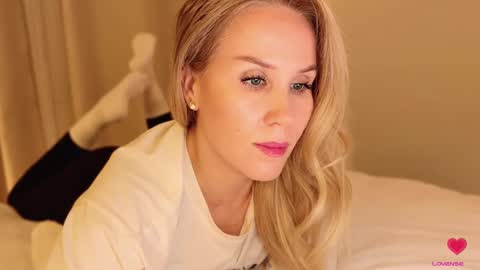 Snapshot of myassistant chatting on 11.05.25 Mya-be Yours P online show from 11.05.25