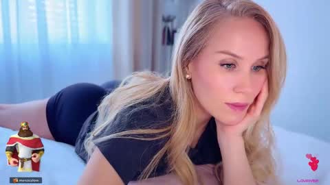 Snapshot of myassistant chatting on 11.11.25 Mya-be Yours P online show from 11.11.25