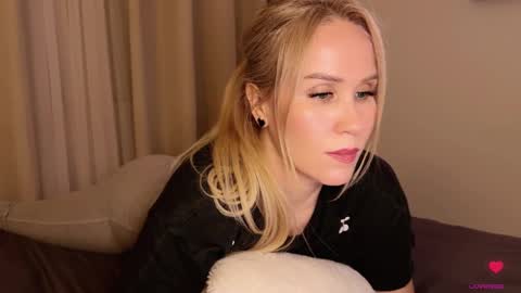 Snapshot of myassistant chatting on 11.14.25 Mya-be Yours P online show from 11.14.25