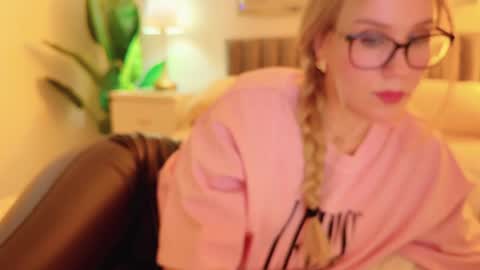 Mya-be Yours P online show from 04.04.26