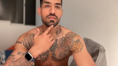 Snapshot of myke_esthetic chatting on 02.13.25 Myke esthetic online show from 02.13.25