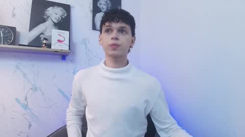 Snapshot of mykelcano chatting on 12.01.25 Mykel online show from 12.01.25