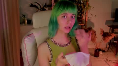 MylaFlores online show from 10.05.25