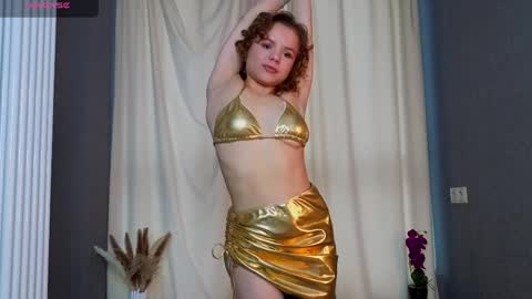 Snapshot of mymonique chatting on 04.09.26 Monique with Curls online show from 04.09.26