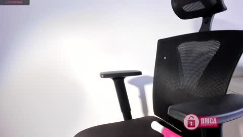 Snapshot of mypretty_isabella chatting on 01.12.25 Bella online show from 01.12.25